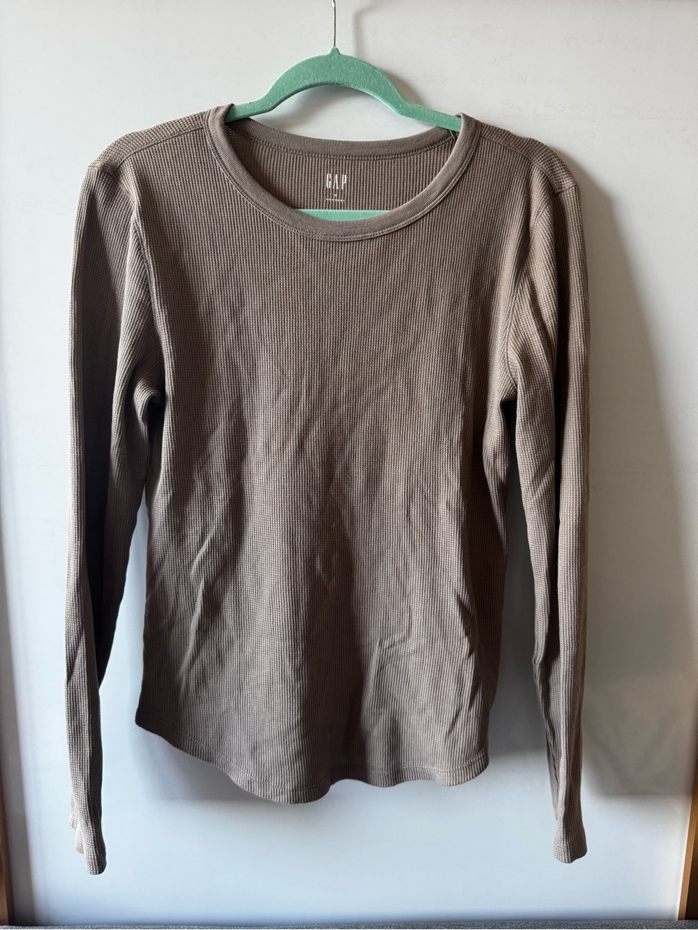 GAP Long-Sleeve Ribbed Tee — Taupe